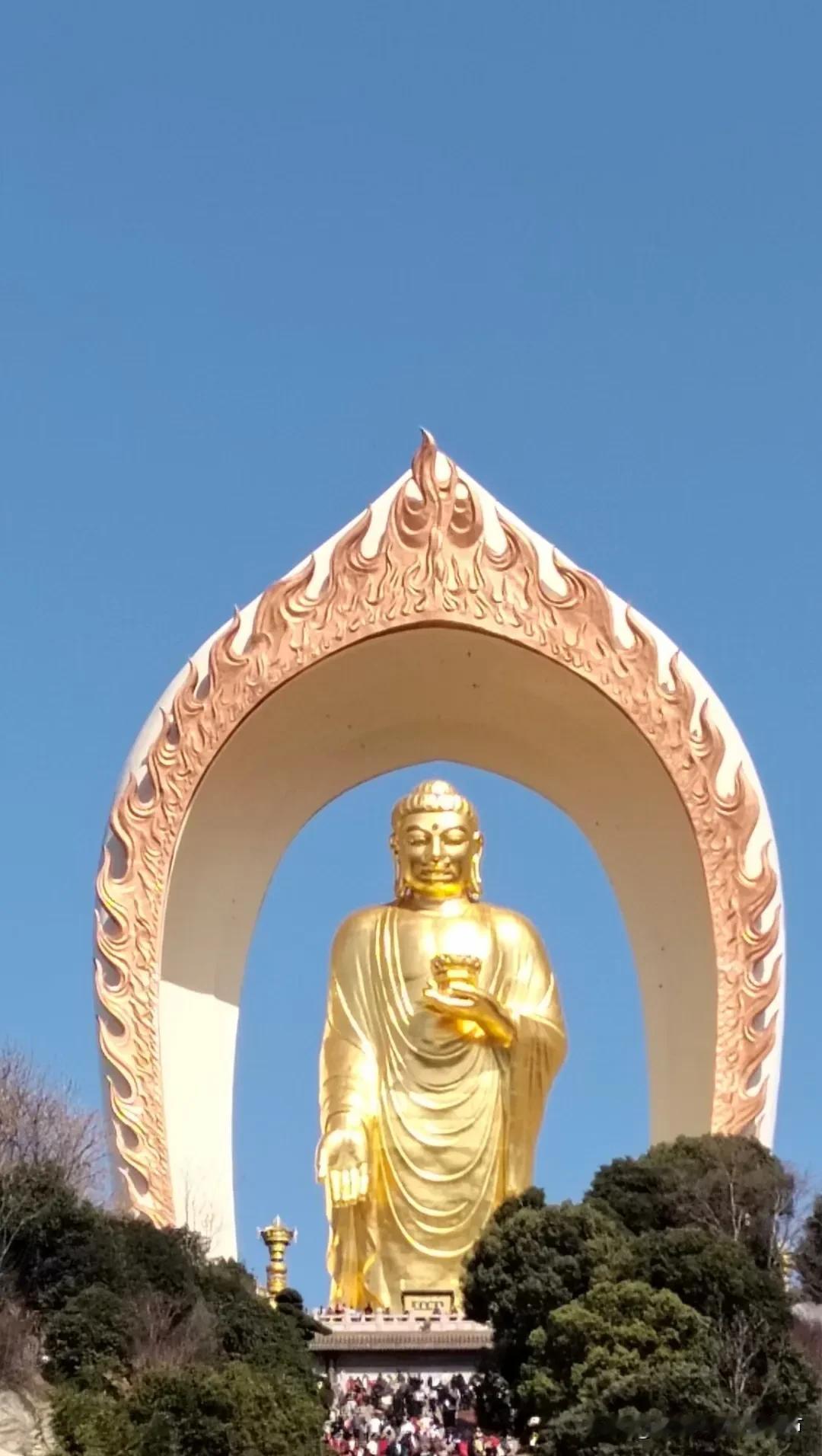 冒着淅淅沥沥的小雨送老公坐火车去上海，回来的路上我心情一直很忐忑，连开车都不由自