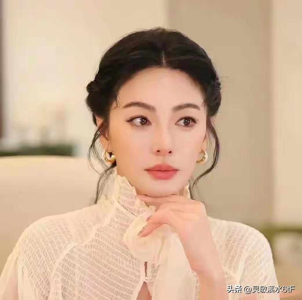 张雨绮真的是周星驰一手捧出来的星女郎，当年的起点太高了！ 
19岁演《长江七号》