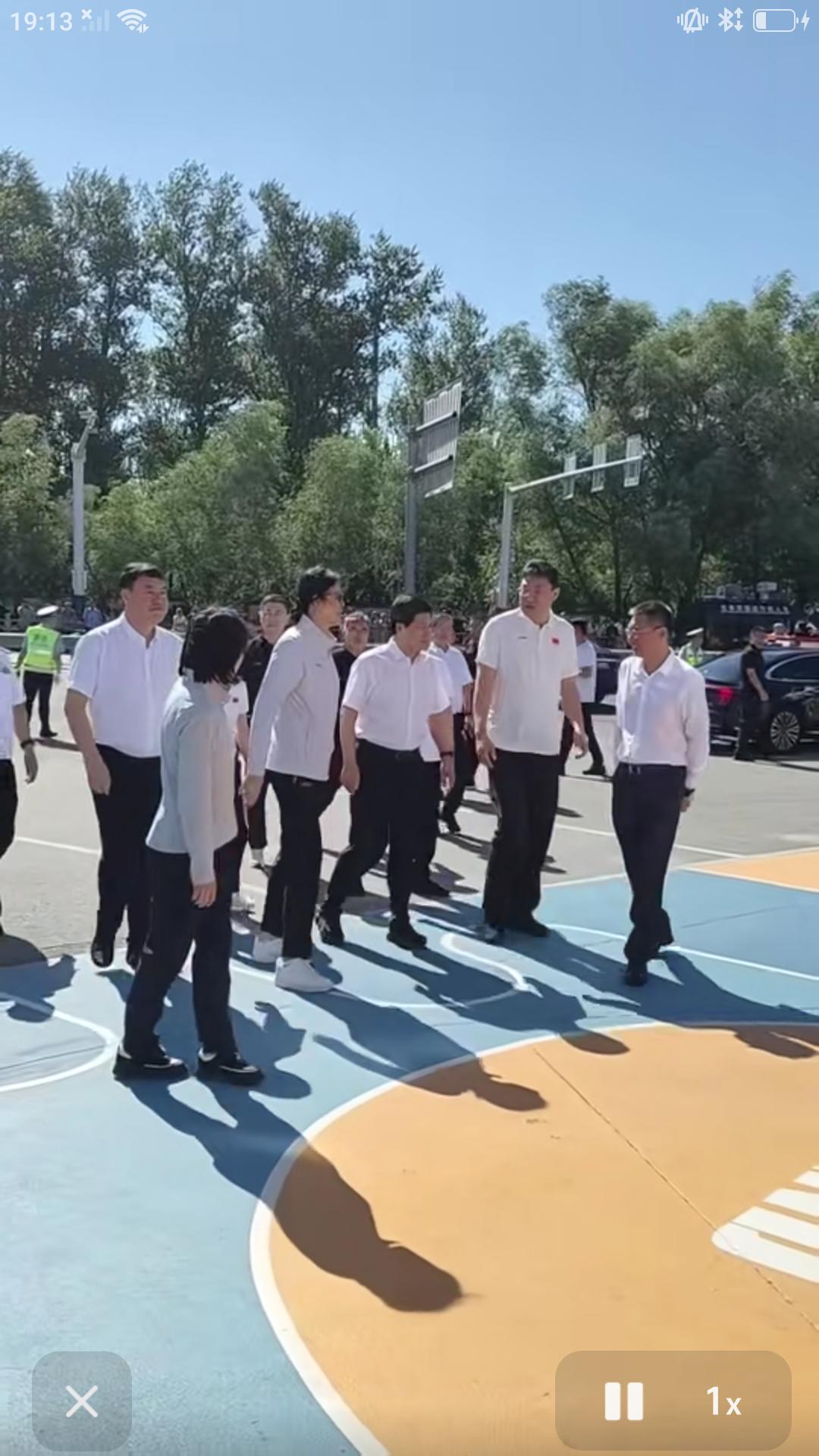 据吉媒消息，昨天前中国女篮名将郎平来到长春，出席郎平杯全国排球精英邀请赛暨〔吉林