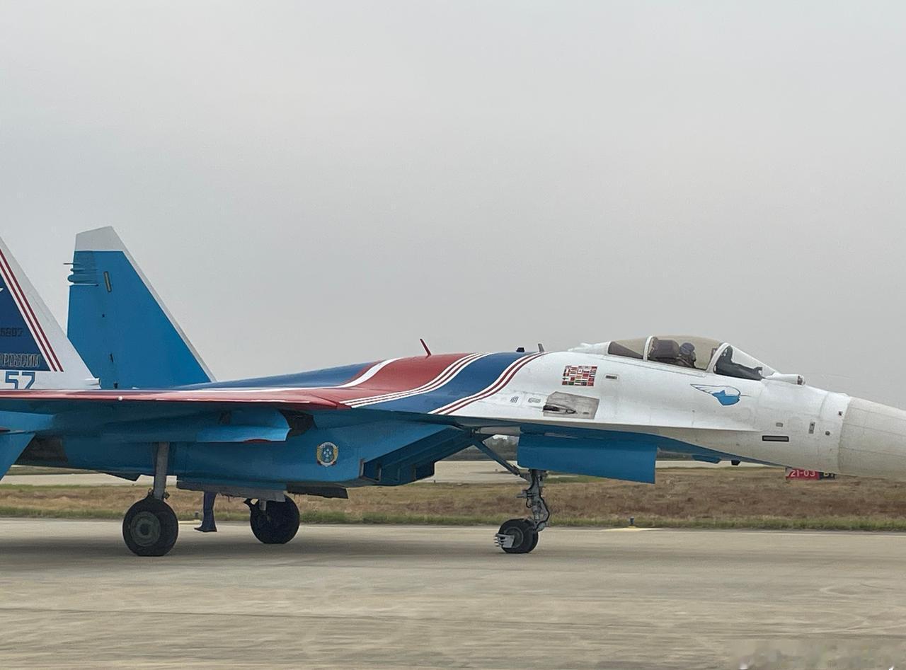 因为俄罗斯勇士飞行表演队在南昌飞行大会上的精彩演出，而喜欢上了SU-35。