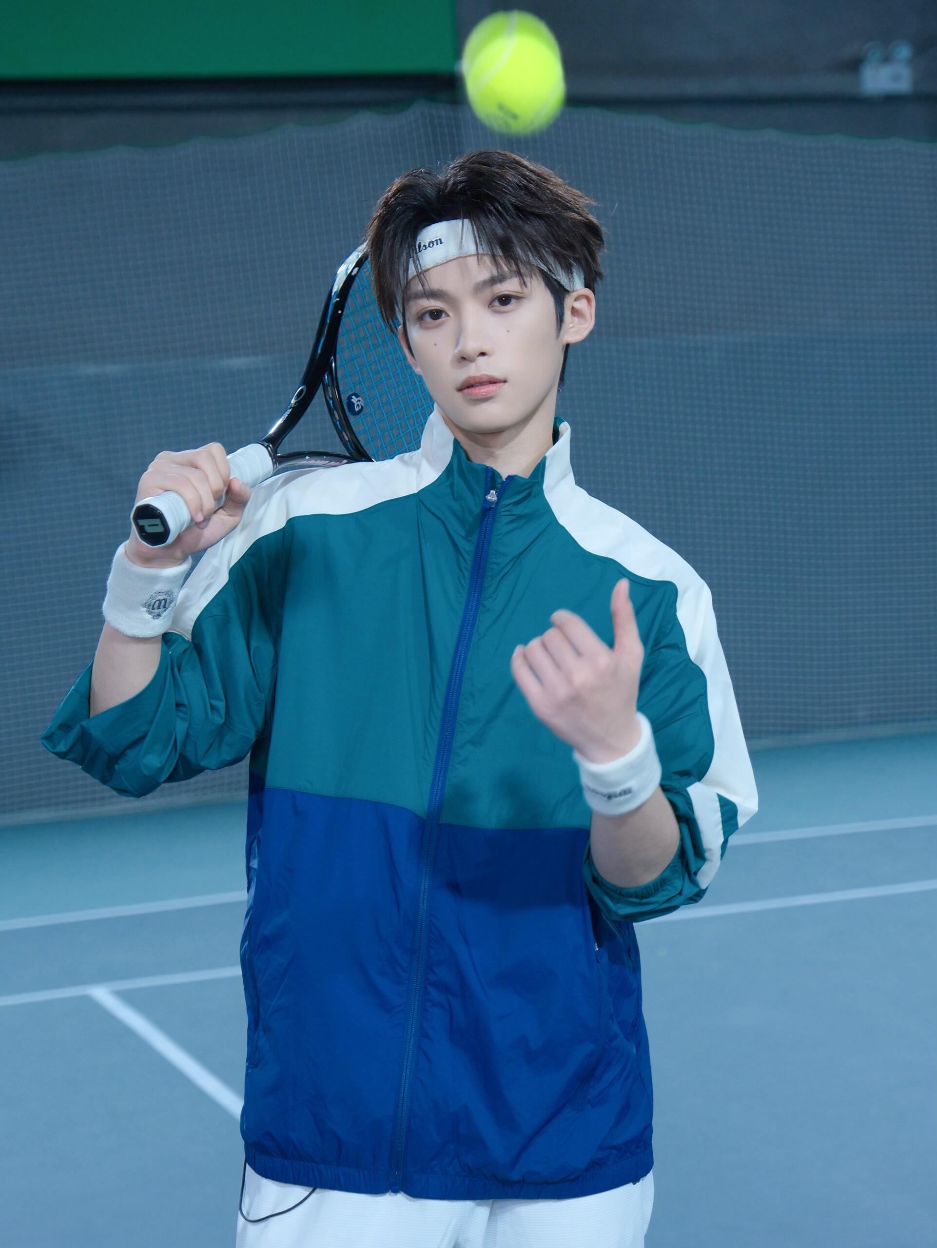 梓渝发带look梓渝｜瑞鹤更新四宫格🍠📸妥妥热血番男主[憧憬]运动风发带lo