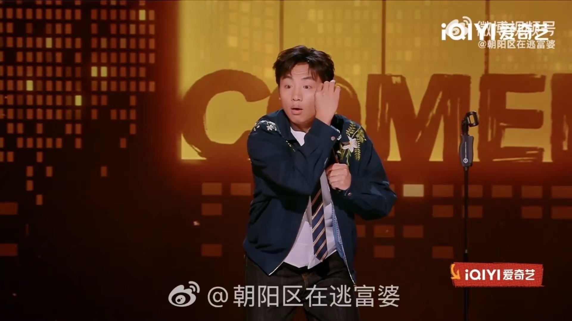 鑫博 上班骑臭车挨臭骂挣臭钱 共享单车遇到破车已经很无奈，还被路人催着骑，结果骑