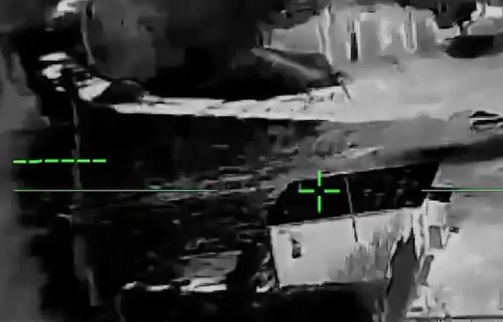 图文：乌特种部队公布无人机袭击俄军克里米亚伊斯坎德尔导弹储存设施视频

乌克兰特