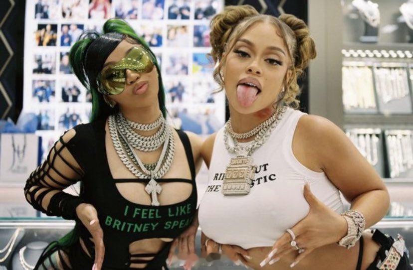 CardiB 3年前，说唱女歌手 Latto 携手 Cardi B 发行了超热单