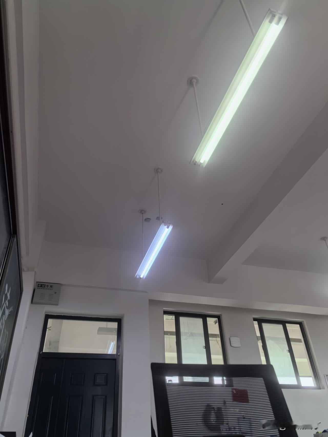 骨科医生说：“你这明显前期没制动，四周后再恢复不好，就要手术了。” 

我心想我