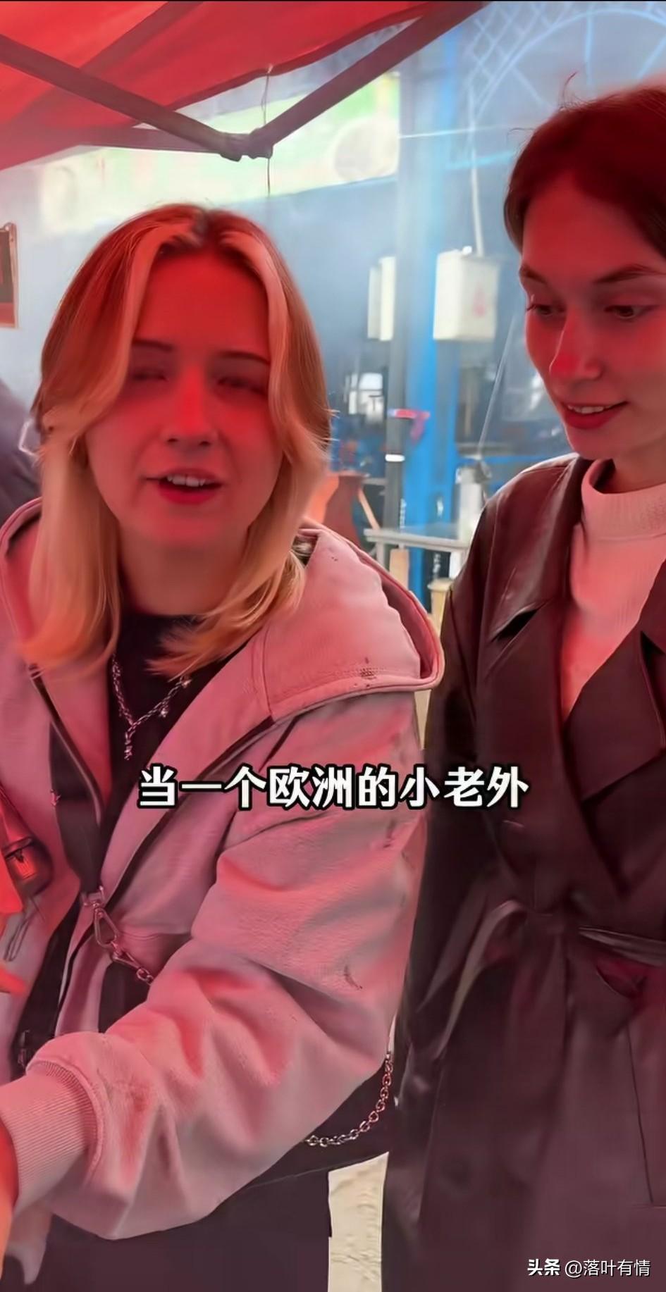 当一个欧洲小老外，
第一次看到新疆的羊肉串时，
整个人都呆住了，
还没有见过这么