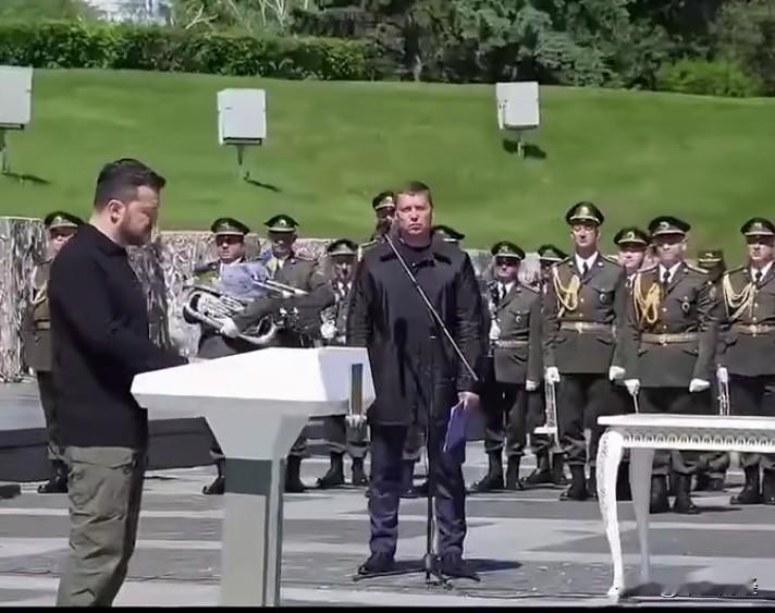 俄乌冲突已持续近四年，大家可曾留意到乌克兰发生了哪些变化？
实际上，乌克兰在军事