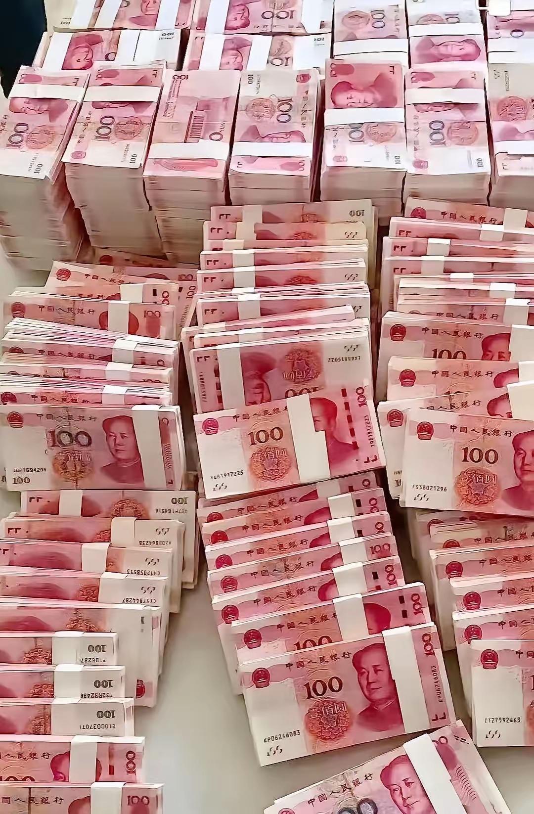 钱真的能决定他人对你的态度。就说我一朋友，以前没钱的时候，去亲戚家做客，大家都爱