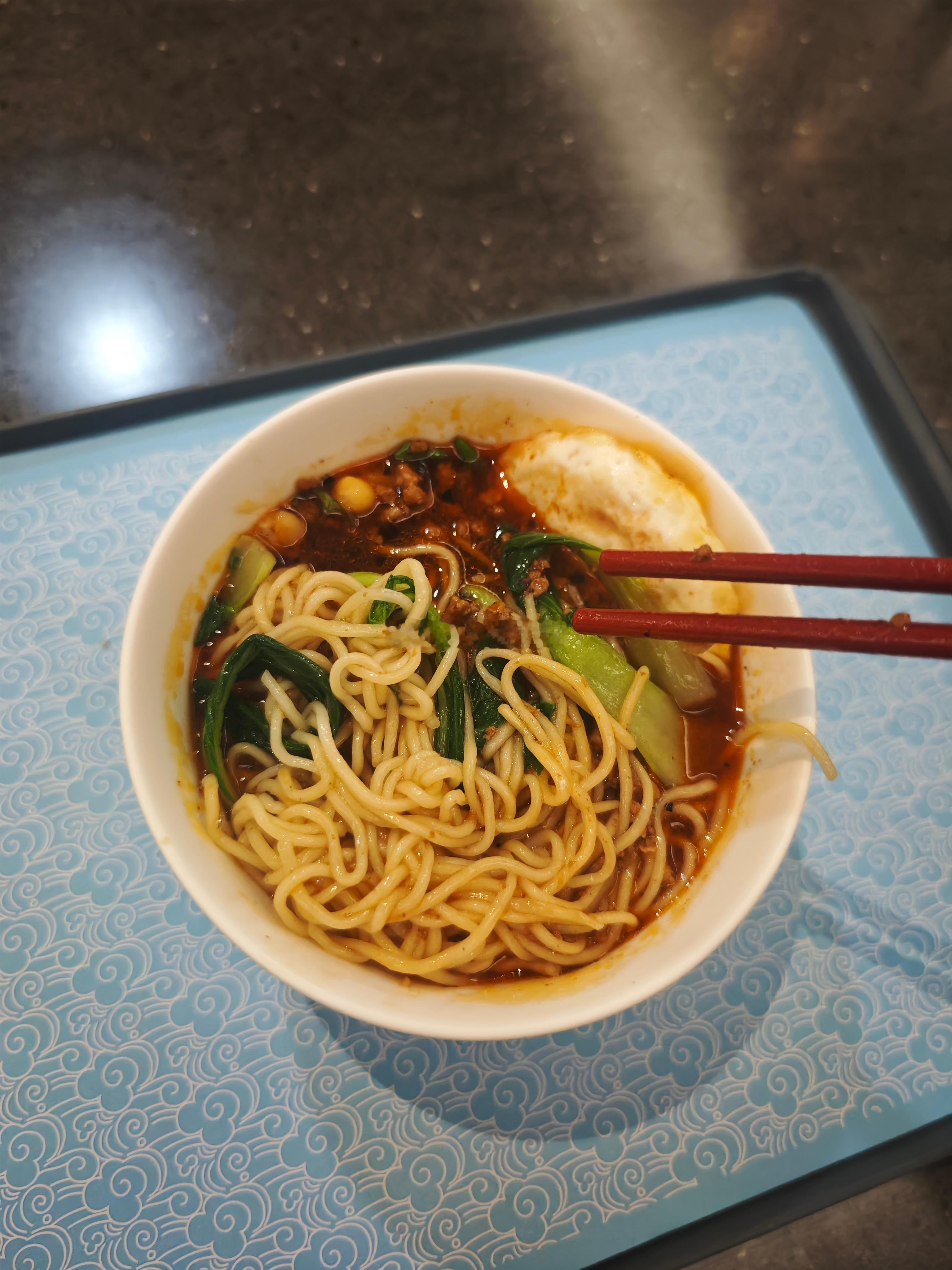 下次来重庆一定早早来机场！休息室的豌杂面也太香了着急赶去登机口，嘎嘎烫重庆