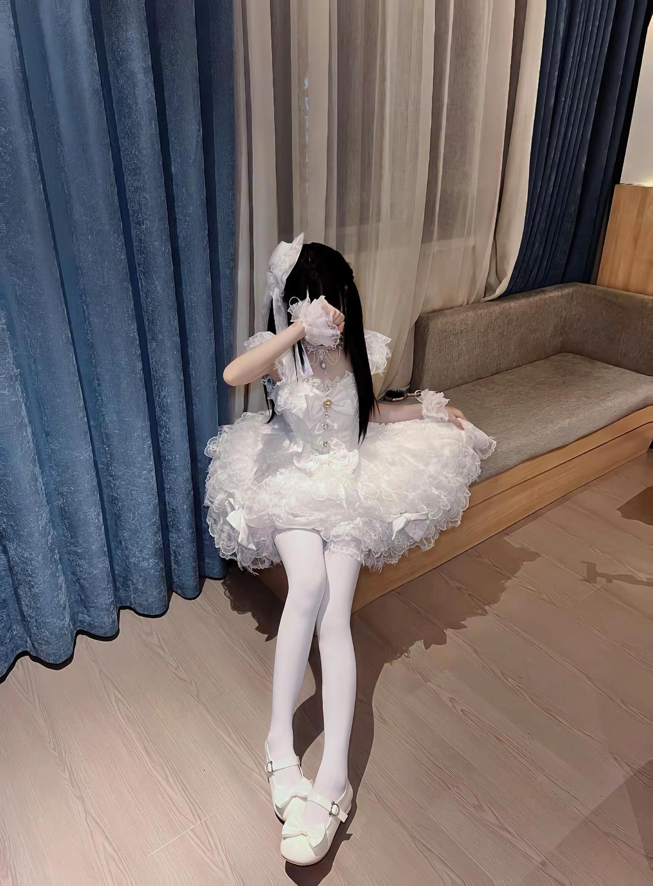 我发现我真的不是当坏女人这块料 无论我怎么刻意装坏 都会透出一股可爱呆萌无辜水灵