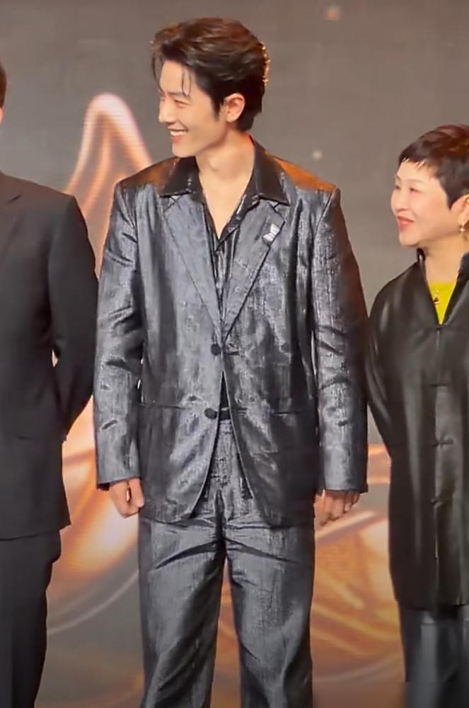 藏海传结局刚播完，全网剧粉就在砸键盘。肖战苦熬十年，最后竟落得师父惨死、孑然一身