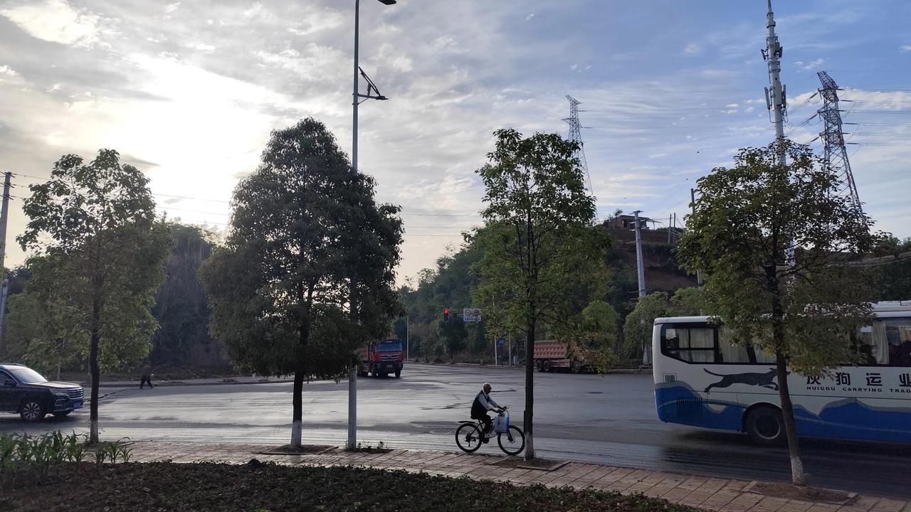 分享一张自然风景的照片忙碌的一天从早上开始！好好生活，快乐每一天！