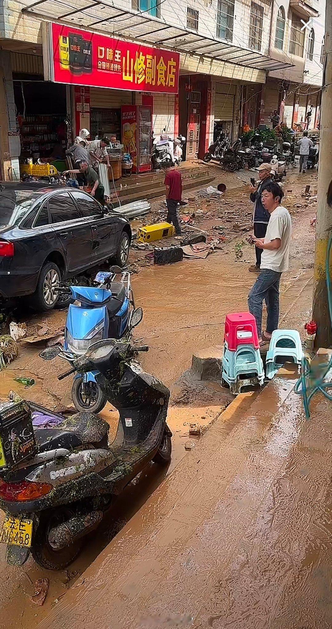 暴雨Ⅳ级预警昆明积极应对昆明下雨就要被淹，这局如何破？昆明暴雨