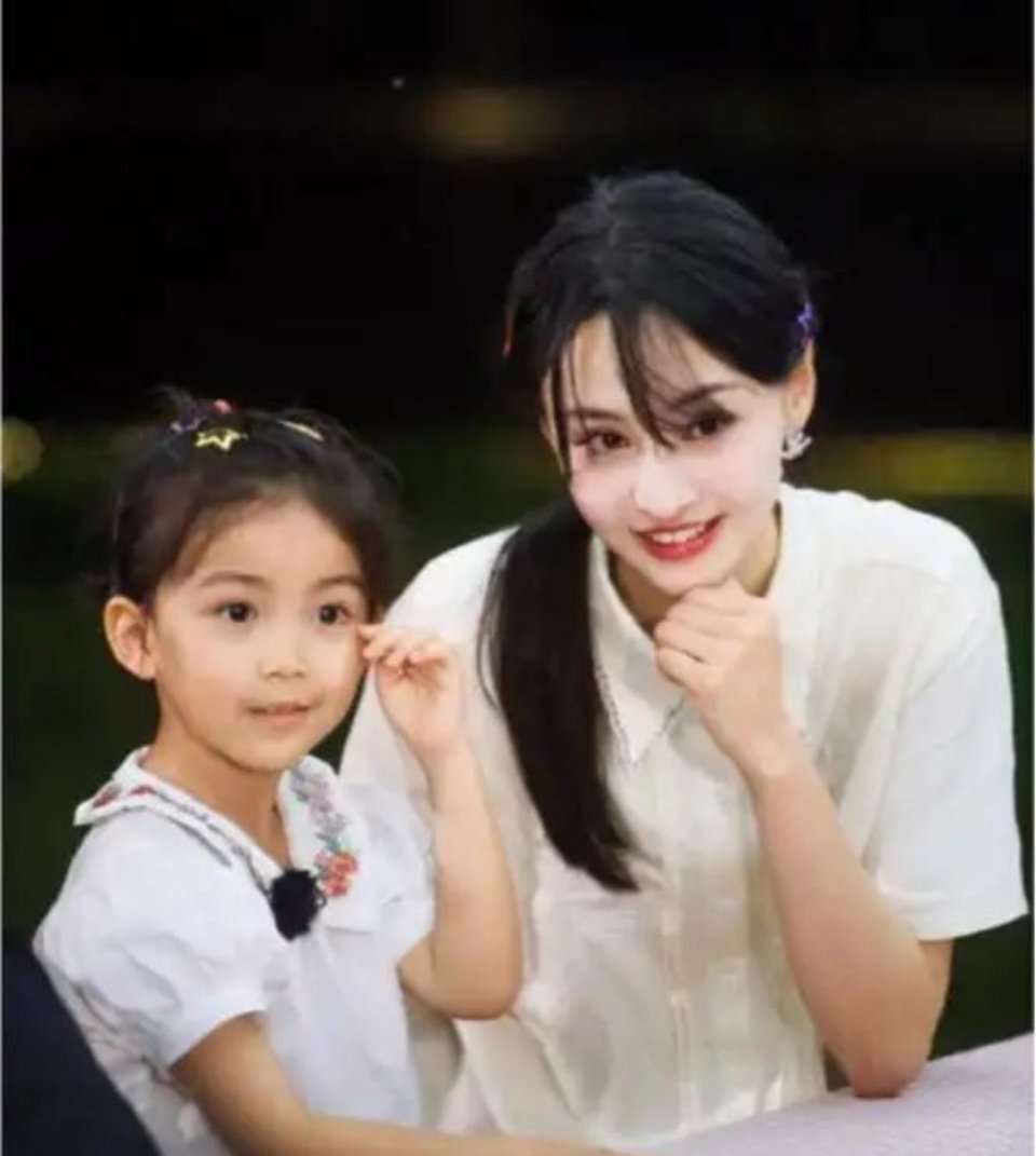 曾经风光无限的顶流郑爽，真的因为选错伴侣彻底毁掉了吗？ 