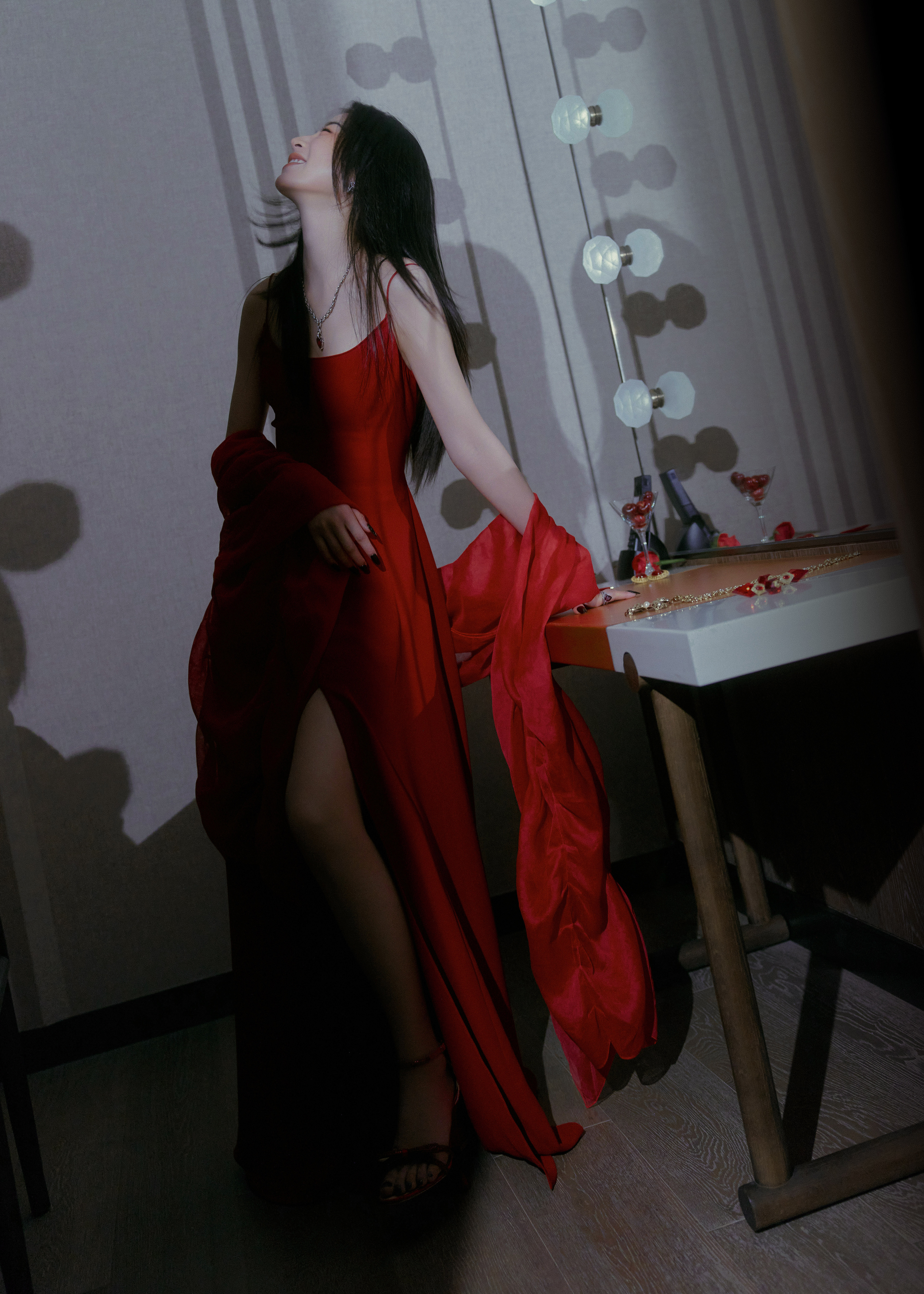 周雨彤 在复制粘贴的时代，你是手写的诗