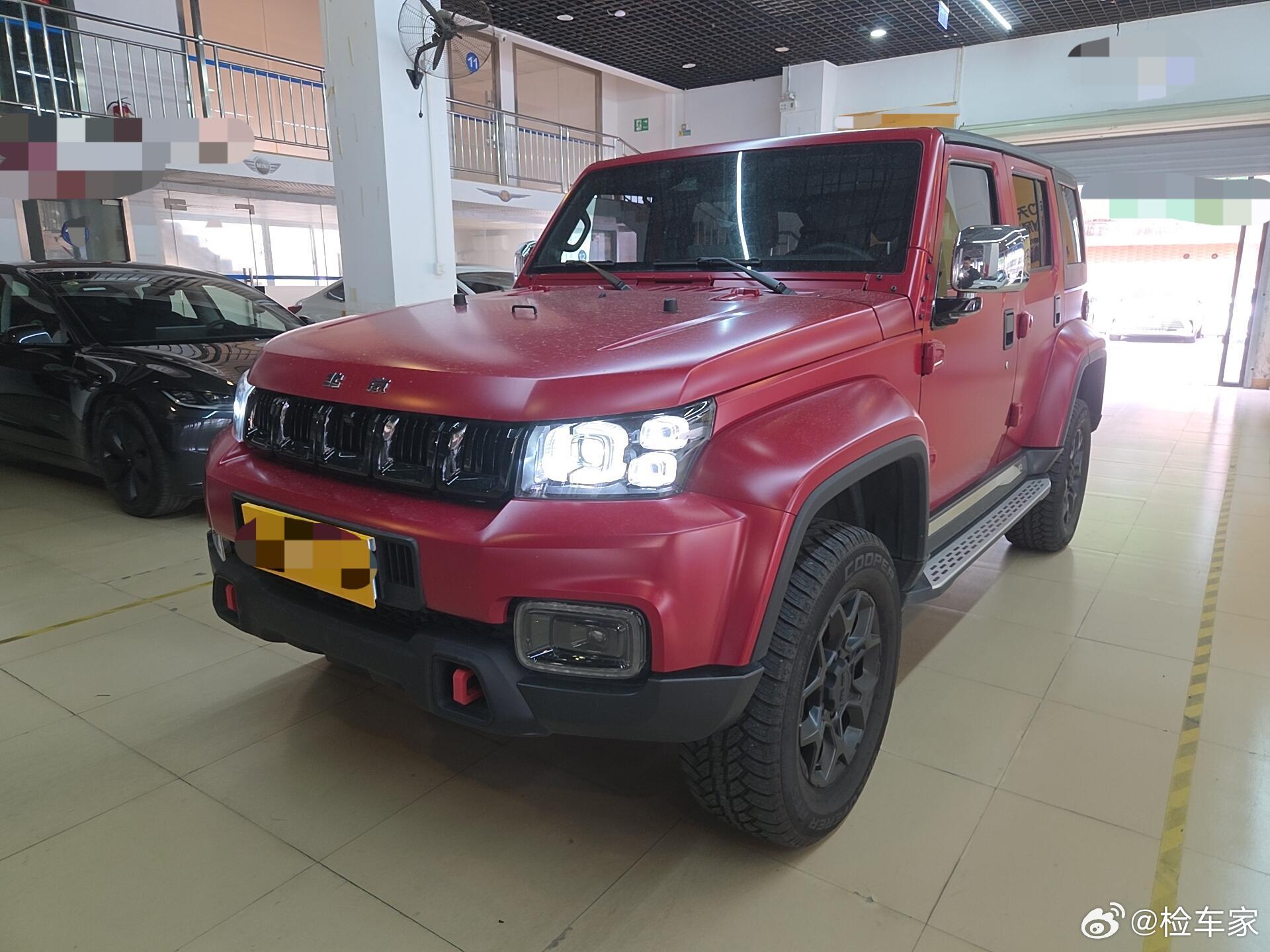 10万块钱，想买台正宗的硬派越野车玩一玩，选新车可能有点困难，二手还可以多挑一挑