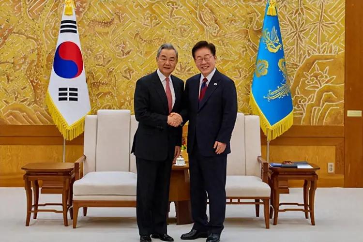 不到24小时，韩国宣布拟对中国征收反倾销税？

8月19日，王毅抵达首尔，同韩国