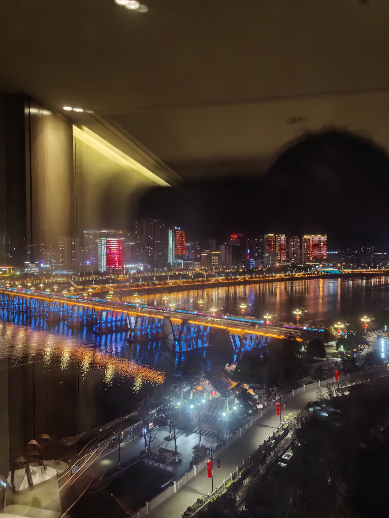 中年女性的5个“奢侈品”，你拥有几个？ 1、经济独立
2、父母还在身边
3、有一