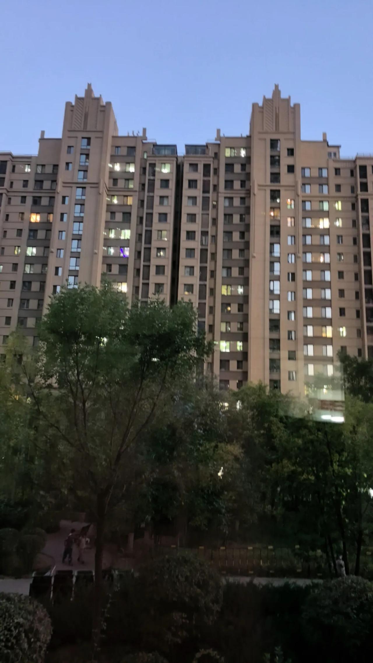 大家发现了吗？这两个月来，呼和浩特市的一些物业服务公司比去年服务好了一些。在呼和