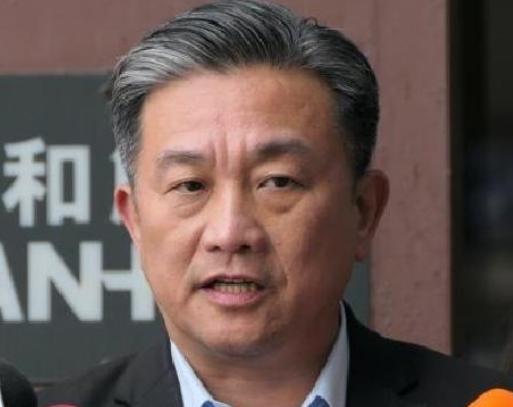 沈伯洋之后该到王定宇了，王定宇曾洋洋得意的对外说，高安国将军是他举报的，而且表示