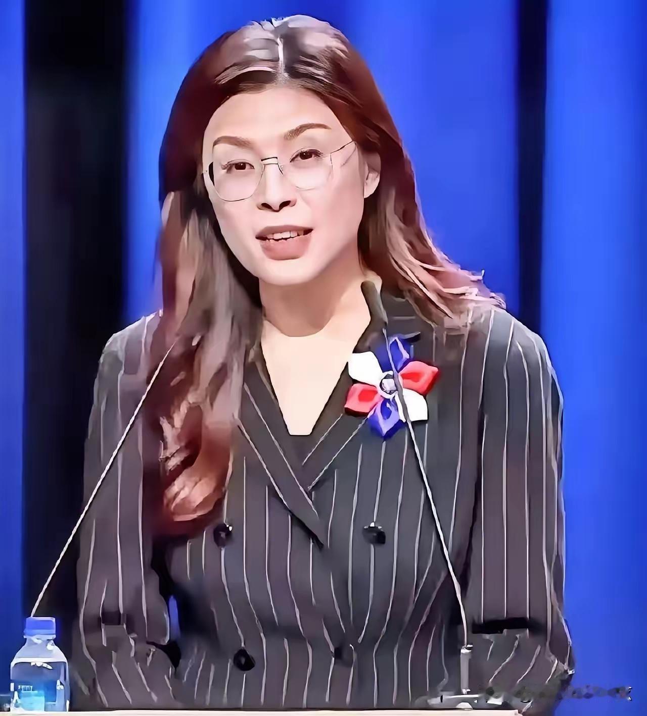 郑丽文当选国民党主席！一查家世吓一跳，父亲身份藏不住，难怪她站两岸统一
谁能想到