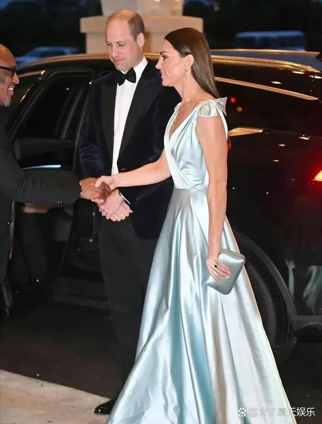 虽瘦成“平板”，眼神依然有光！凯特王妃复工首秀，这份生命力比任何华服都珍贵。 