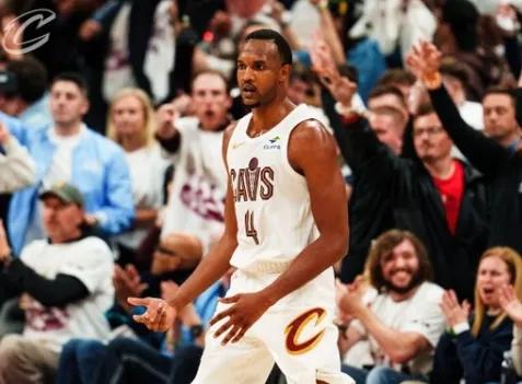 当然，你可以说，骑士vs猛龙这一场球，也不是很关键，这算不上天王山。
如今，骑士