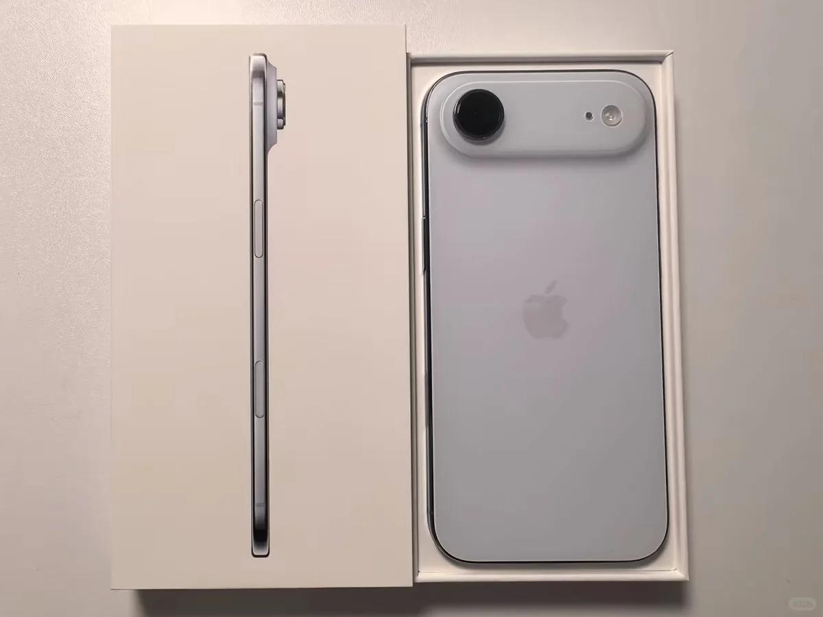 老库克离任的精美作品
每一处都透着苹果对极致工艺的追求，尤其是钛合金边框，质感真
