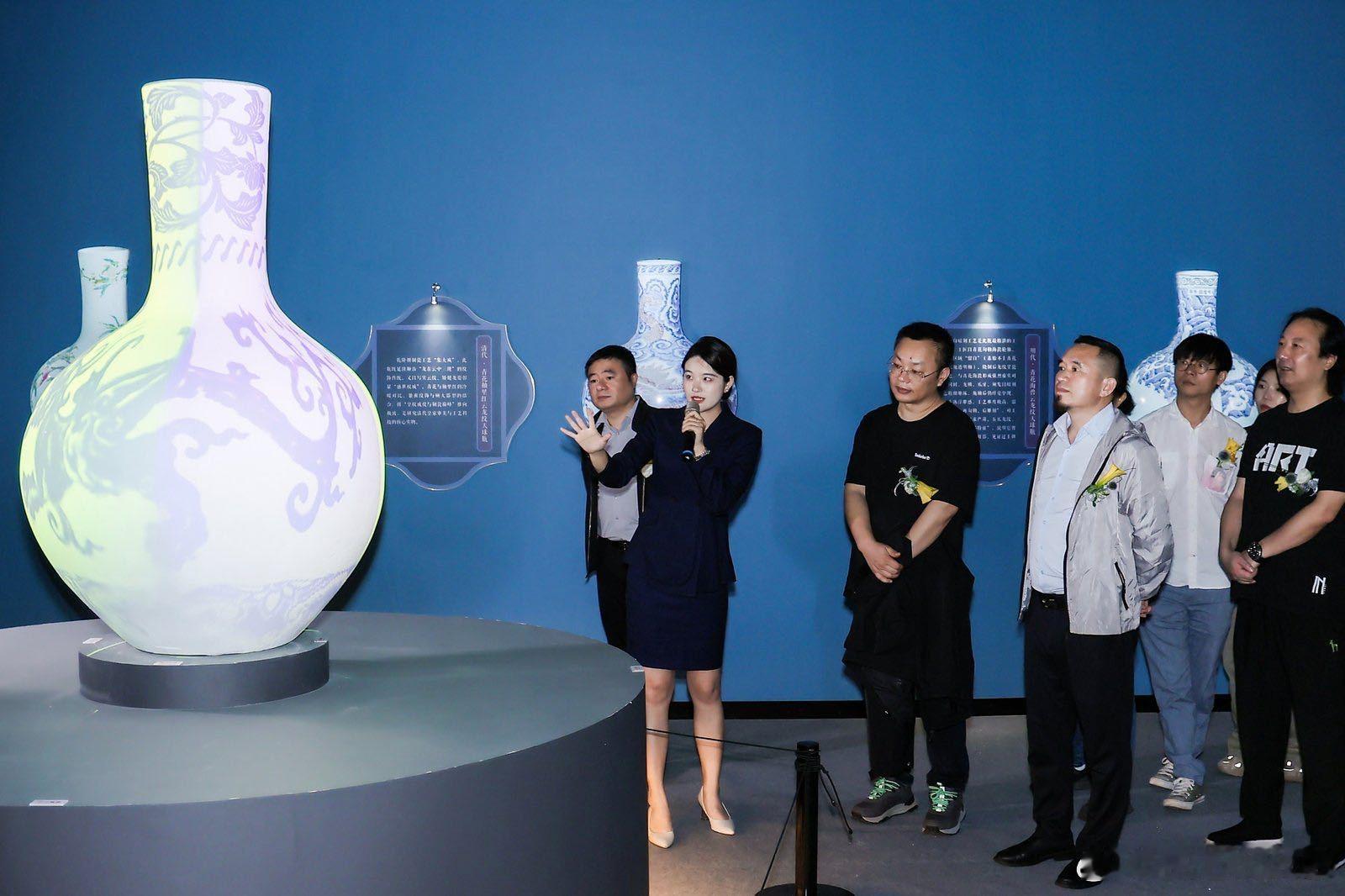 海丝国宝艺术展成长沙打卡新地标长沙谢子龙影像艺术馆“海丝国宝数字艺术展”人气火爆