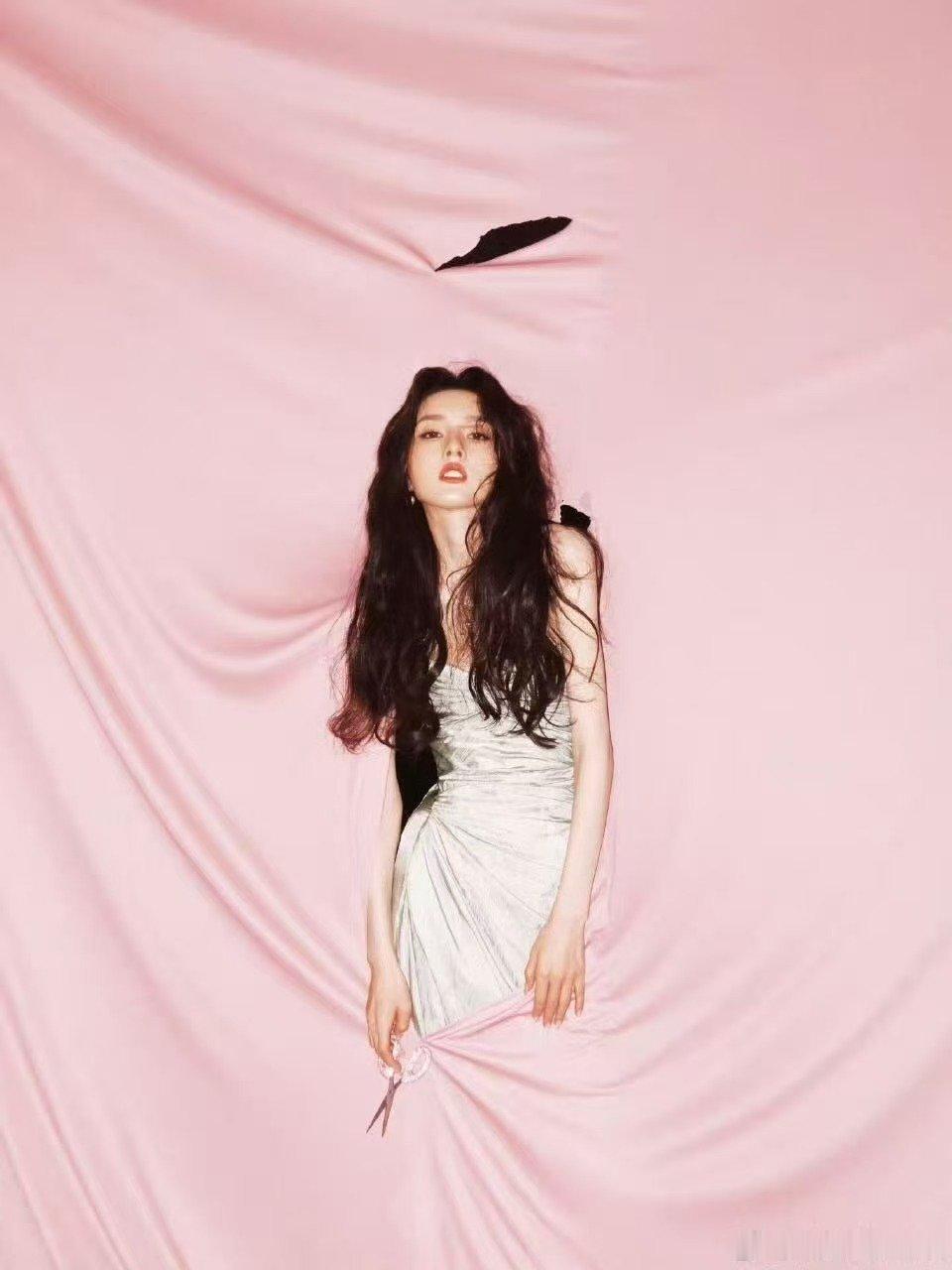 宋祖儿 平常都是恶心穿搭 宋祖儿的耿直发言笑不活了！粉丝求穿搭分享，她直接拆穿 