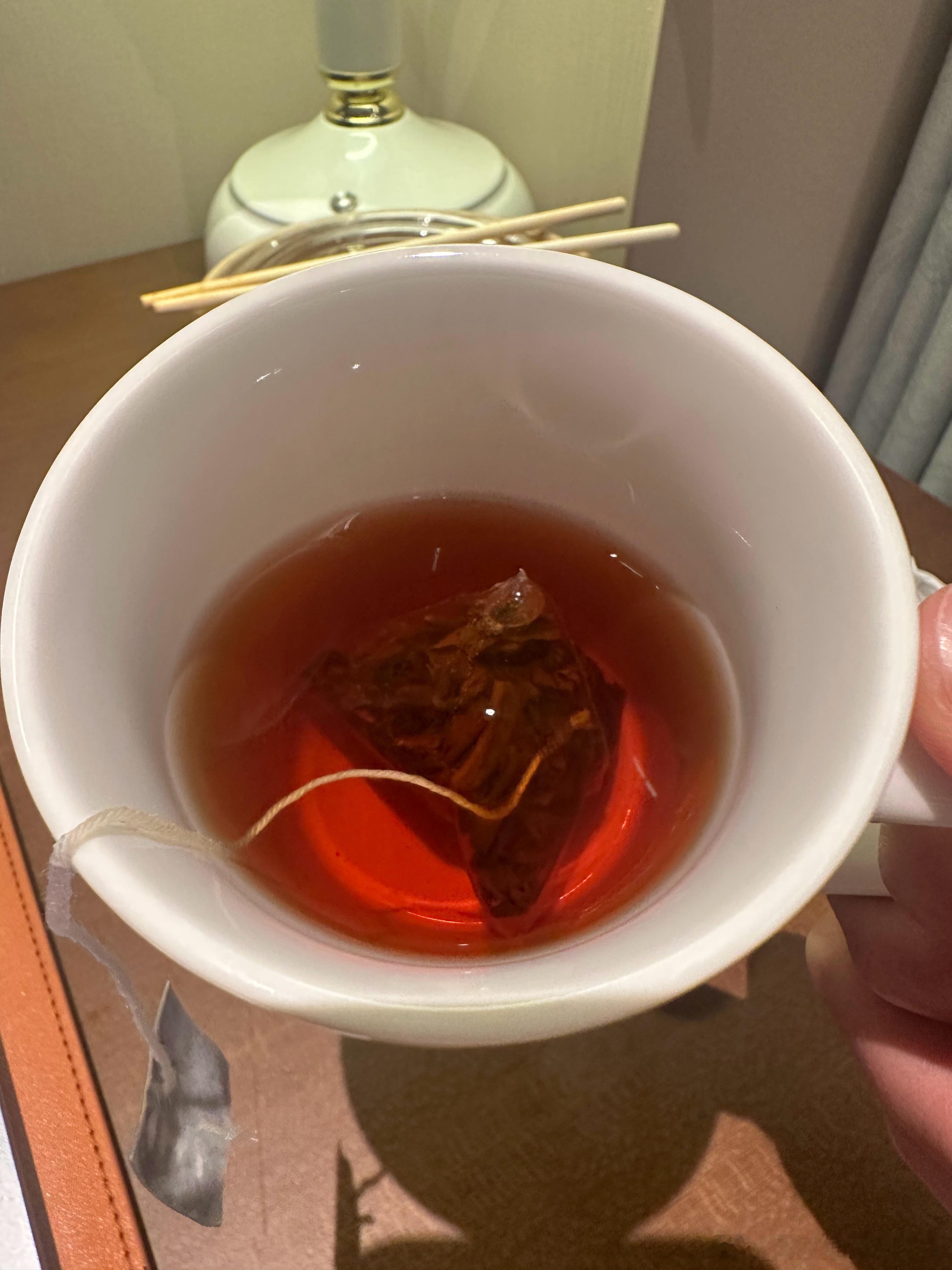 酒足饭饱回酒店，泡杯红茶暖暖胃。
