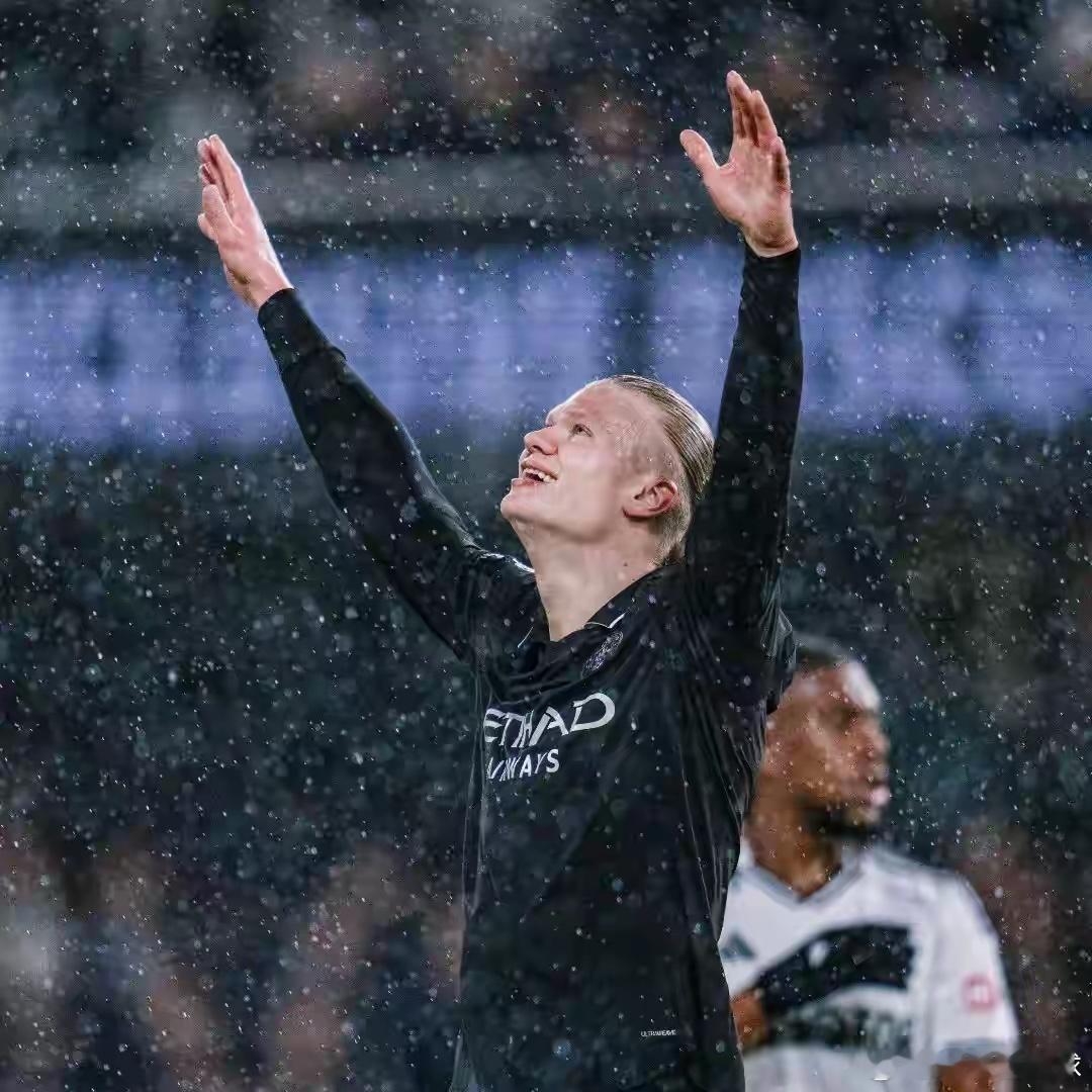 哈兰德独造3球破神迹 曼城5-1遭连追3球险胜12月3日凌晨，英超第14轮上演疯