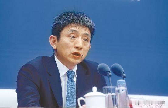 美财长一边骂李成钢“没礼貌”，一边自家高官却偷偷竖大拇指：“这哥们太会砍价！”八