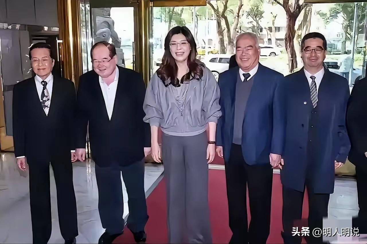 深蓝铁阵！郑丽文访陆代表团成员深度解析明人明说 
明人明说，不绕弯子，直接说透！