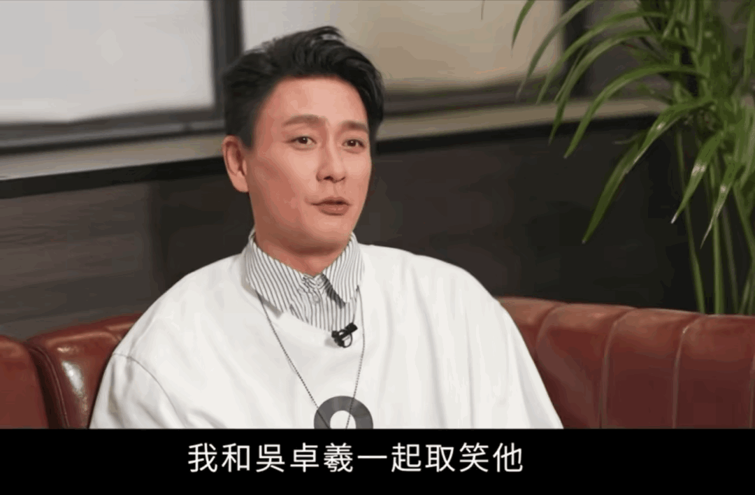黄宗泽被问有没有看过林峯的凳子舞时，当场笑到直不起腰，完全没了《新闻女王2》里那