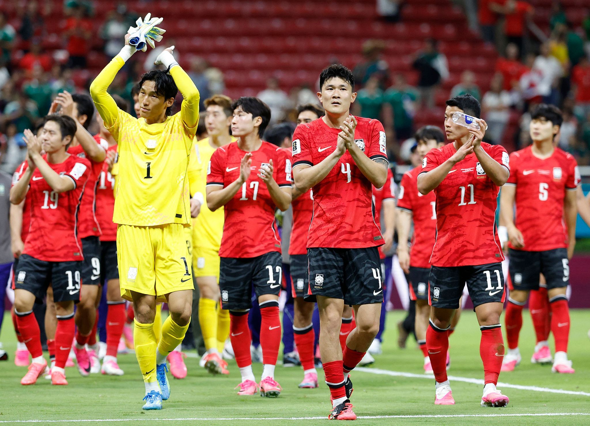 韩国队收获近4届世界杯首次开门红 美加墨世界杯小组赛A组，韩国队2比1逆转战胜捷