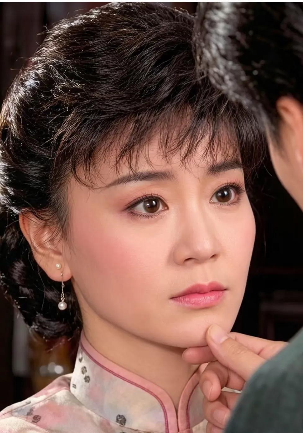 刘雪华年轻的时候太漂亮了倾国倾城，演技也好[赞]《哑妻》是刘雪华  的颜值巅峰，