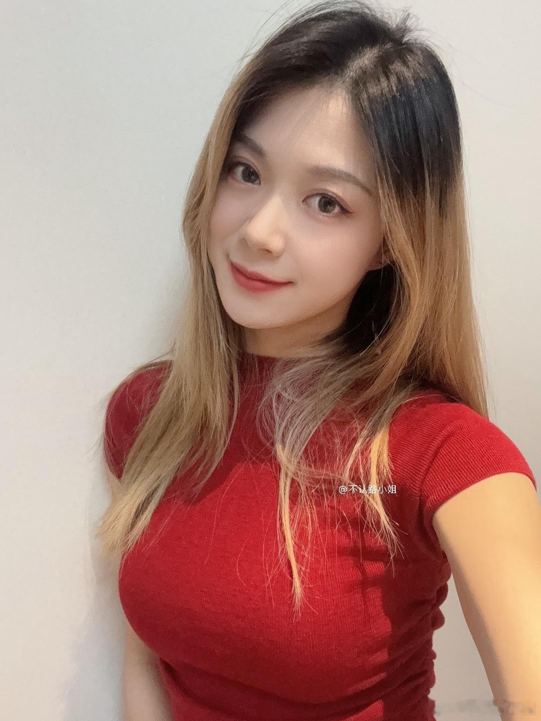 翻了翻相册…居然还有漏网之鱼！年纪大了爱红色了！[笑cry][偷笑]#随手拍# 