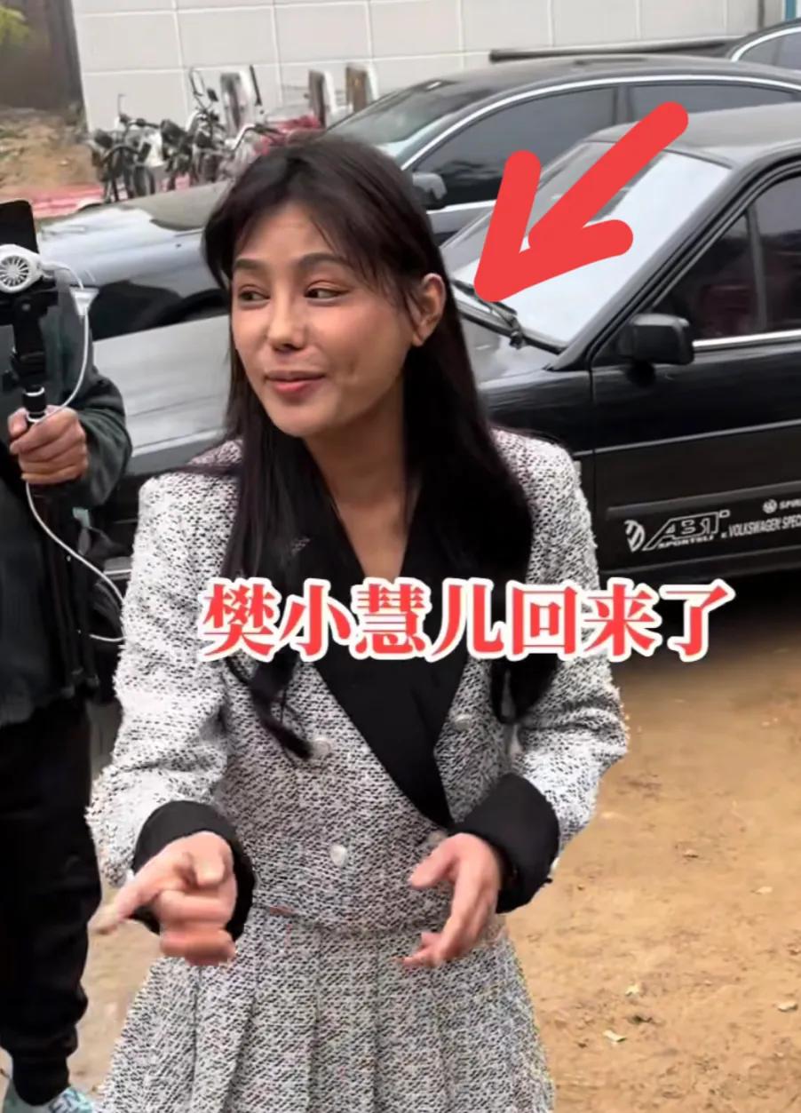 我滴个妈呀，这还是网红樊小慧儿吗？[捂脸]这脸是咋了，坑坑洼洼的，感觉搞得像男人