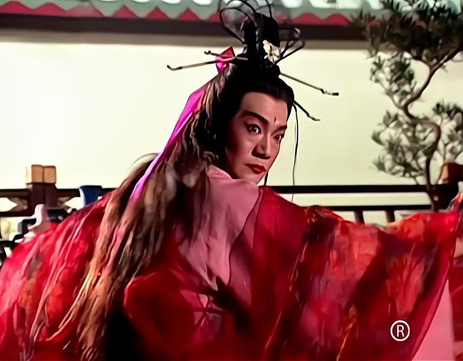 女孩，从今天开始，不要活在别人的目光里。给他们都扎了。。。。 ​​​