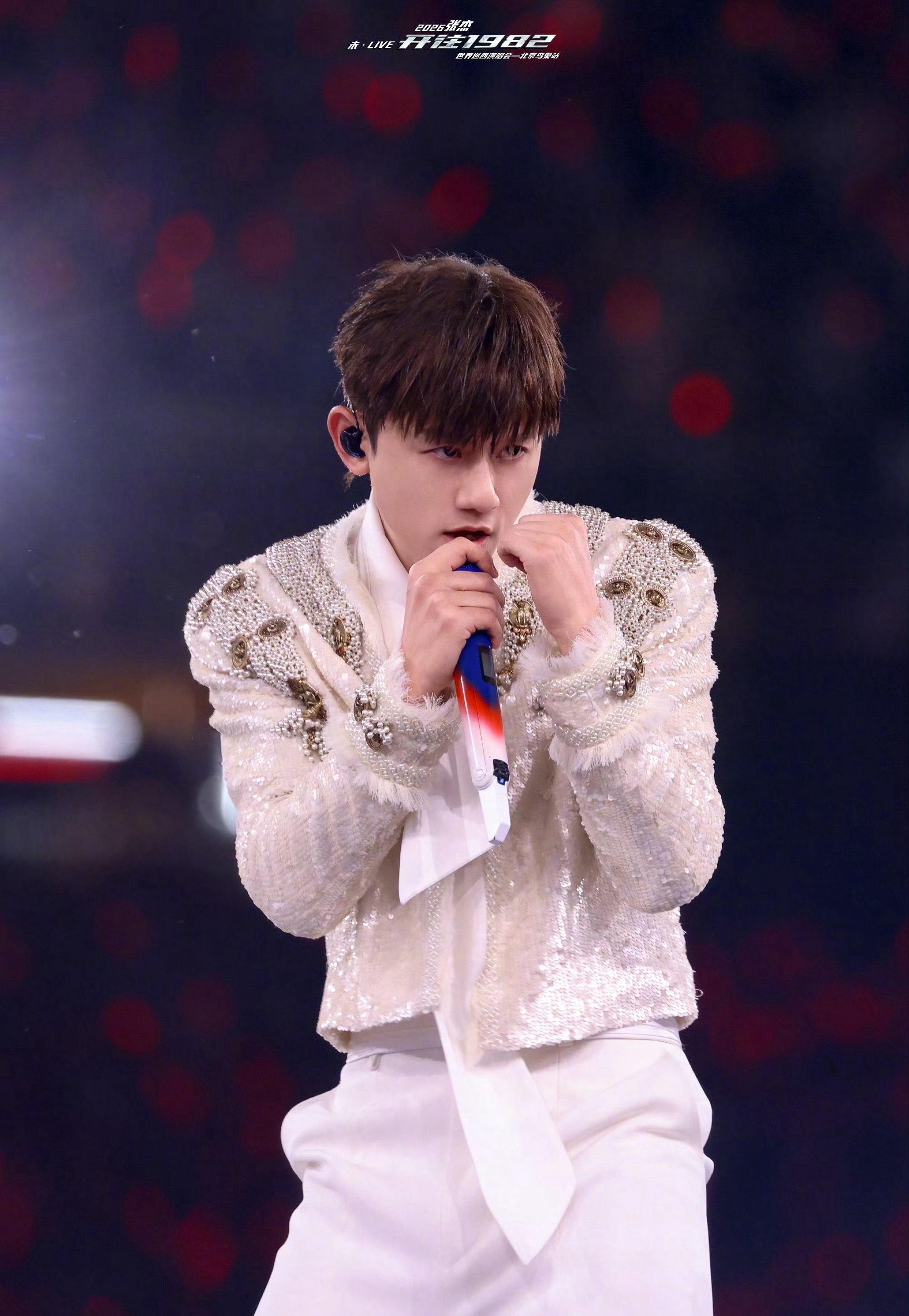 张杰刷新鸟巢纪录张杰鸟巢刷新记录16场28天，也是在突破自己的极限，太牛了 张杰