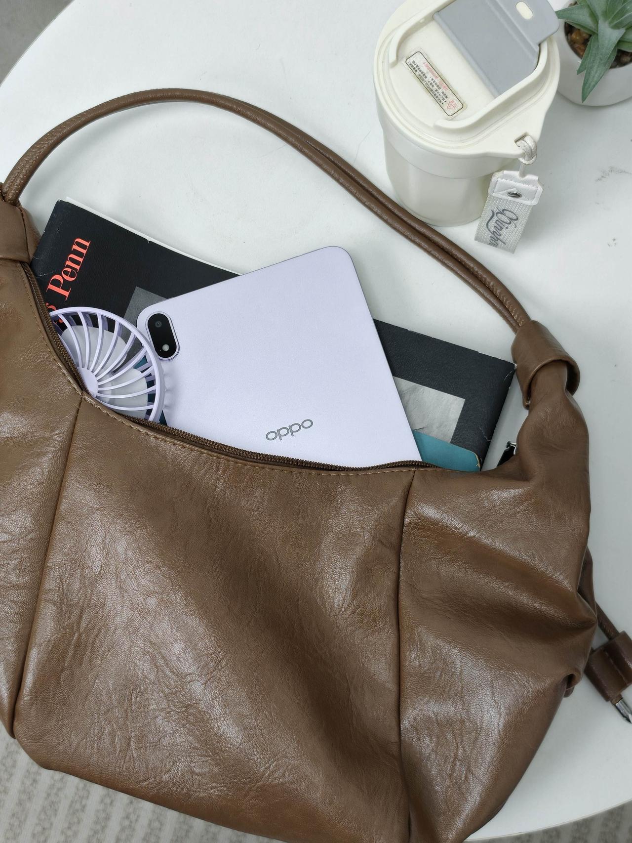 翻包时间到🎒为啥天天带着平板跑？

近期简易翻包分享来啦～
日常出门包里装的都