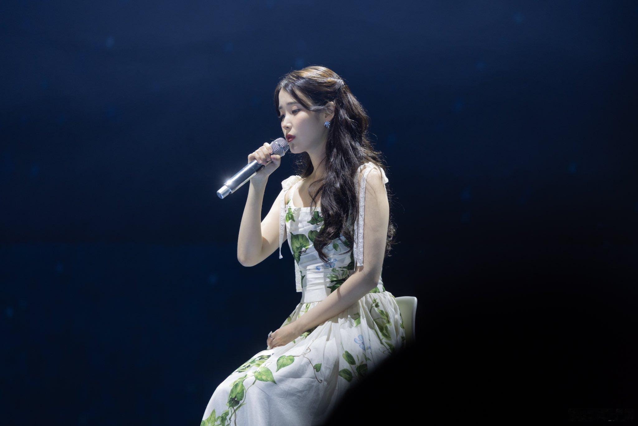 IU[超话]  🌸IU出道十七周年快乐 250914 IU Byesummer