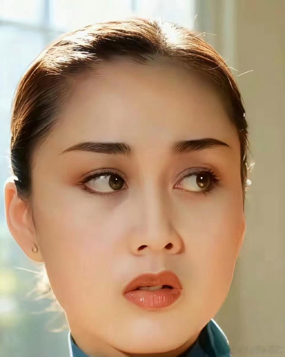 说实话，从来没觉得利智长得漂亮。 