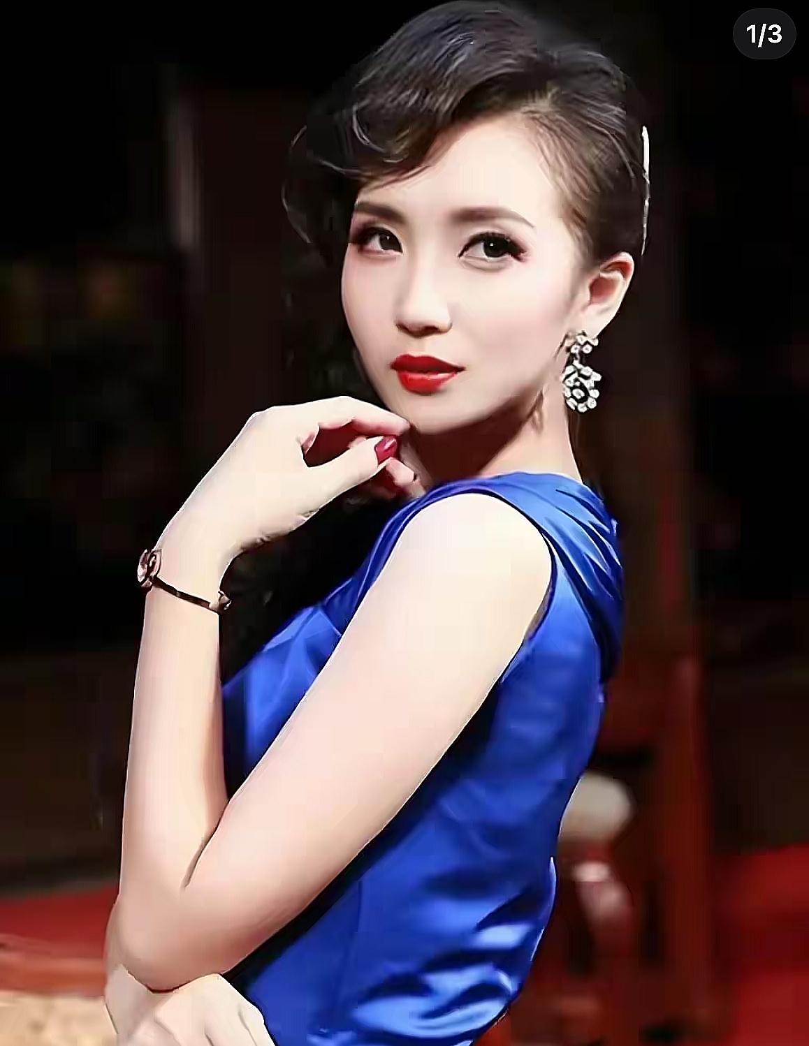陈好才是女明星的上岸吧。
​三十岁嫁给丈夫刘海峰，刘海峰现在身价约600亿，俩人