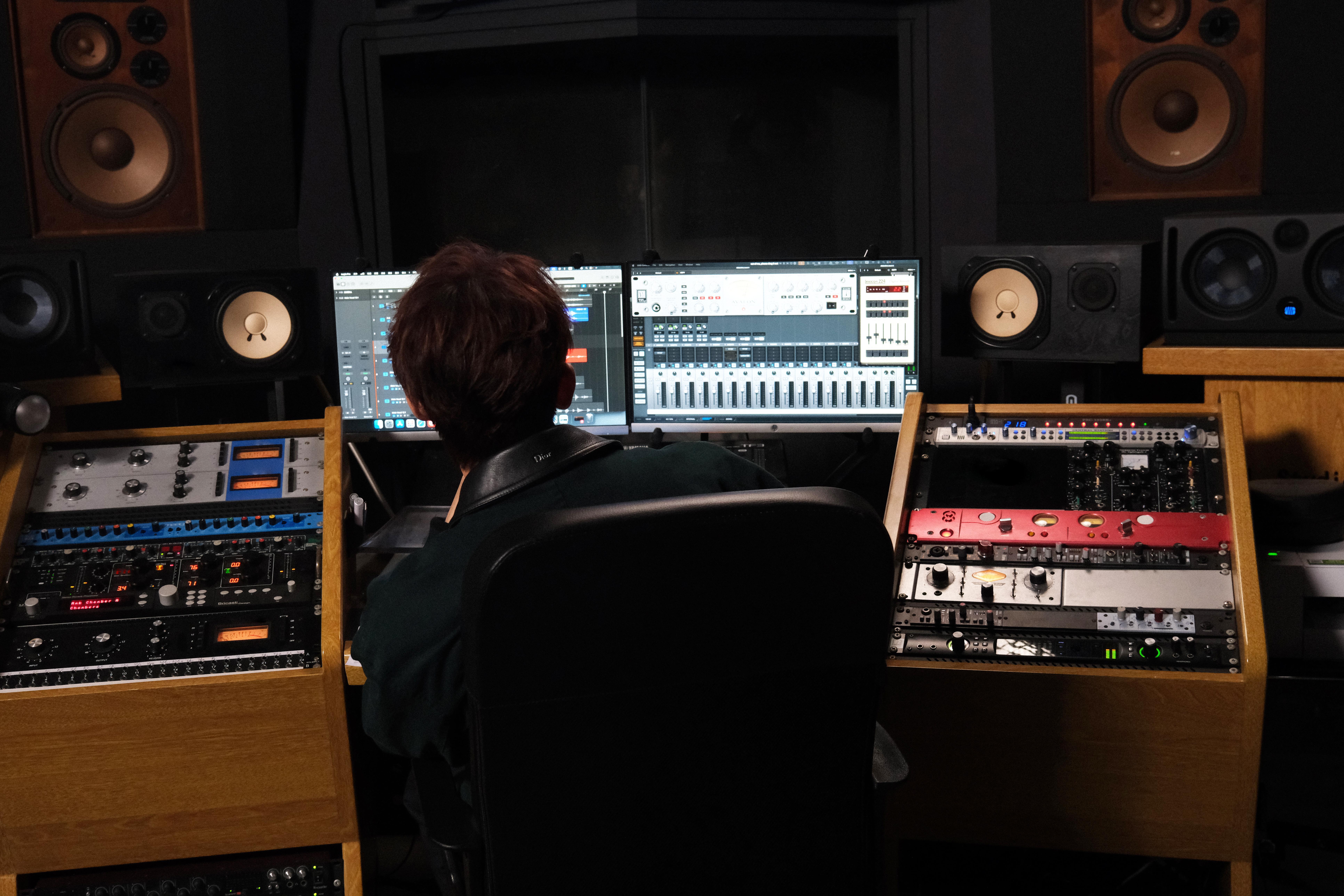 这张图看了都会尖叫的程度哥哥连后脑勺都是那么好看那么完美 