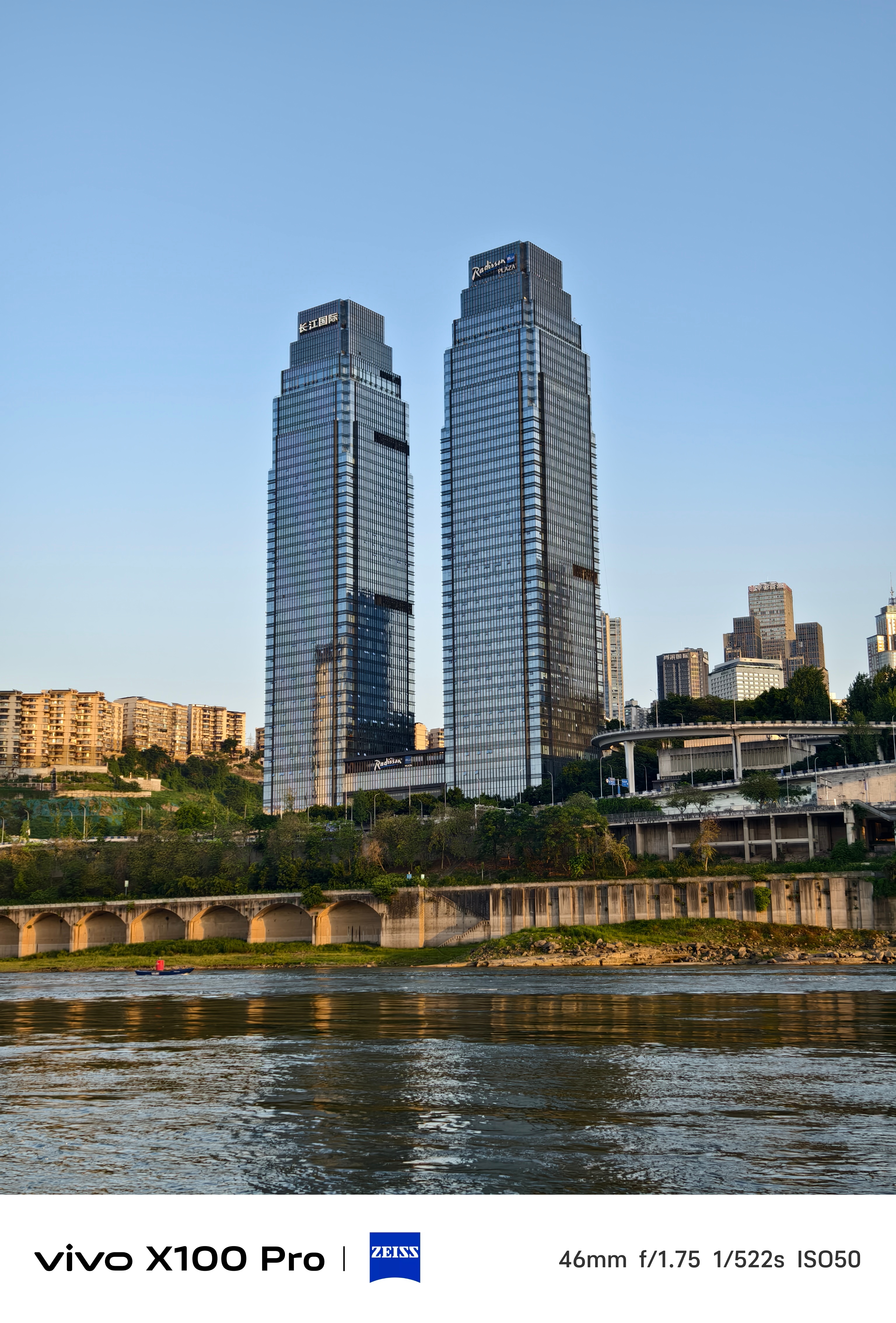  从画质上来说没必要了，现在的旗舰手机主摄传感器大小都到了一英寸，已经可以超越很