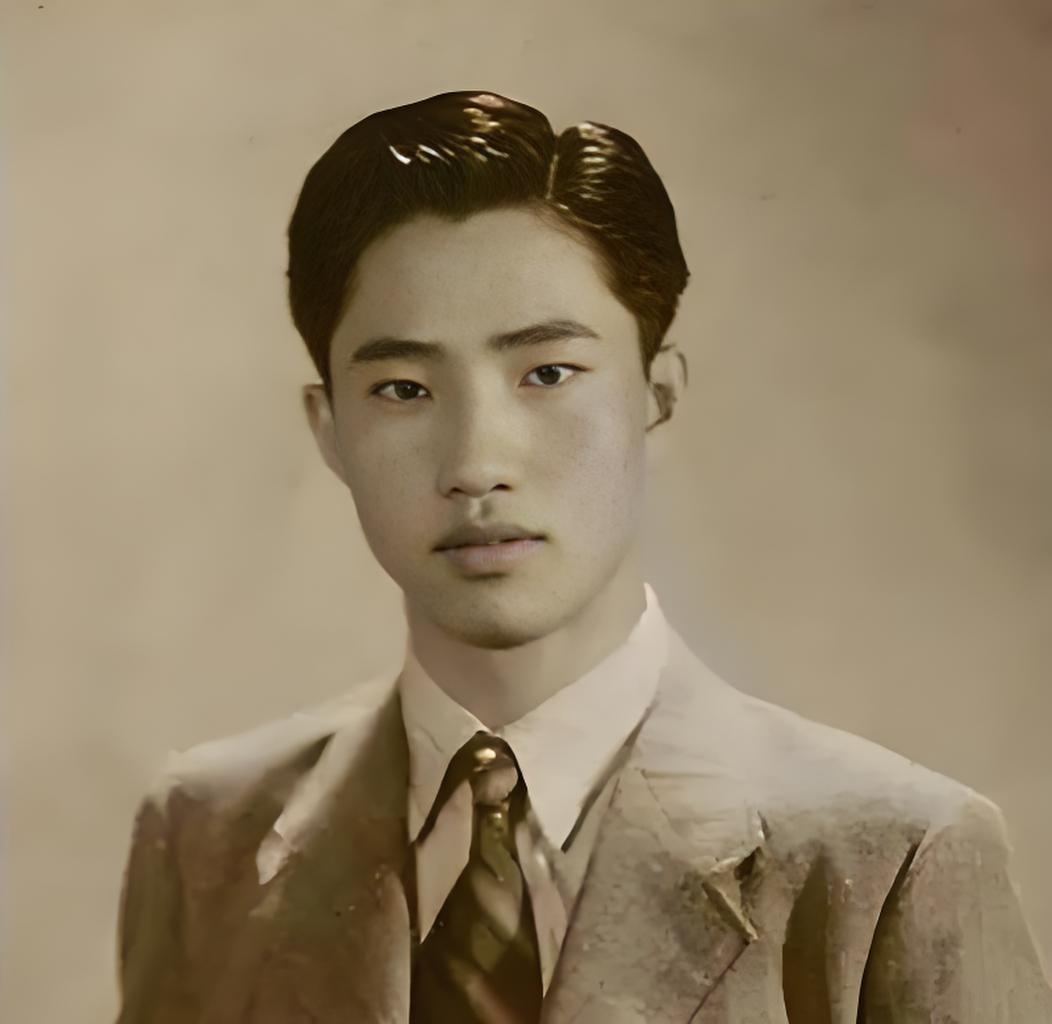 [微风]2008年，中央通知去台湾领父亲骨灰，儿子坚定拒绝：他是叛徒。
2008