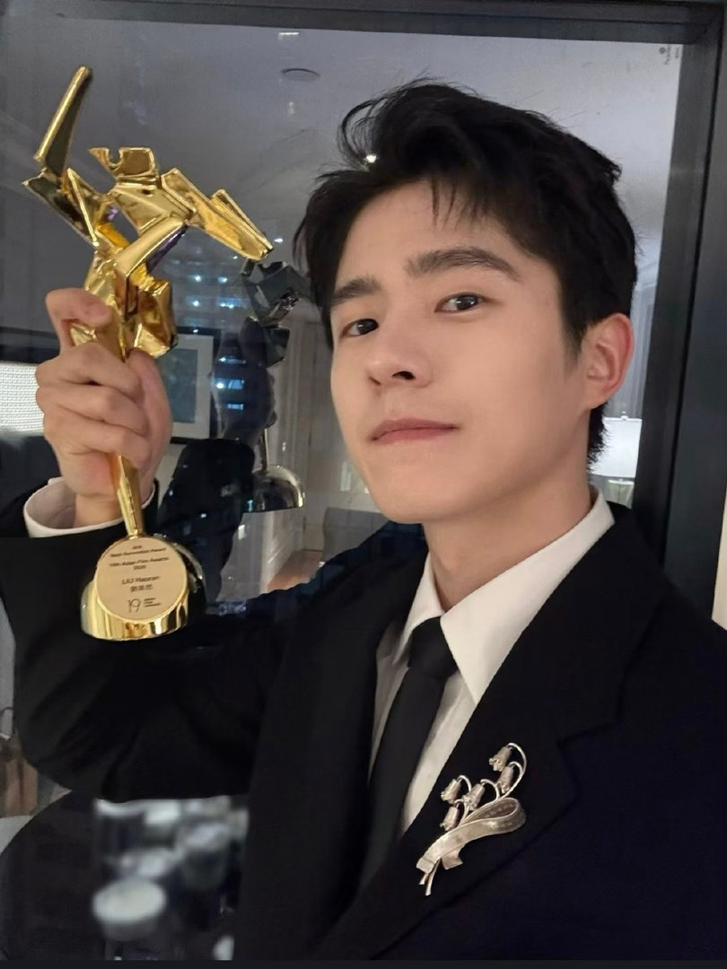 恭喜昊然弟弟！今晚的状态真的太好啦🥺眼睛亮晶晶！能看出近些年弟弟在大银幕的进步