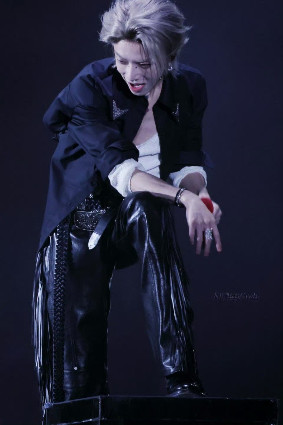 华晨宇热血番男主 华晨宇大概是把舞台当成了异世界副本在刷。Fs是初始皮肤，FZ是